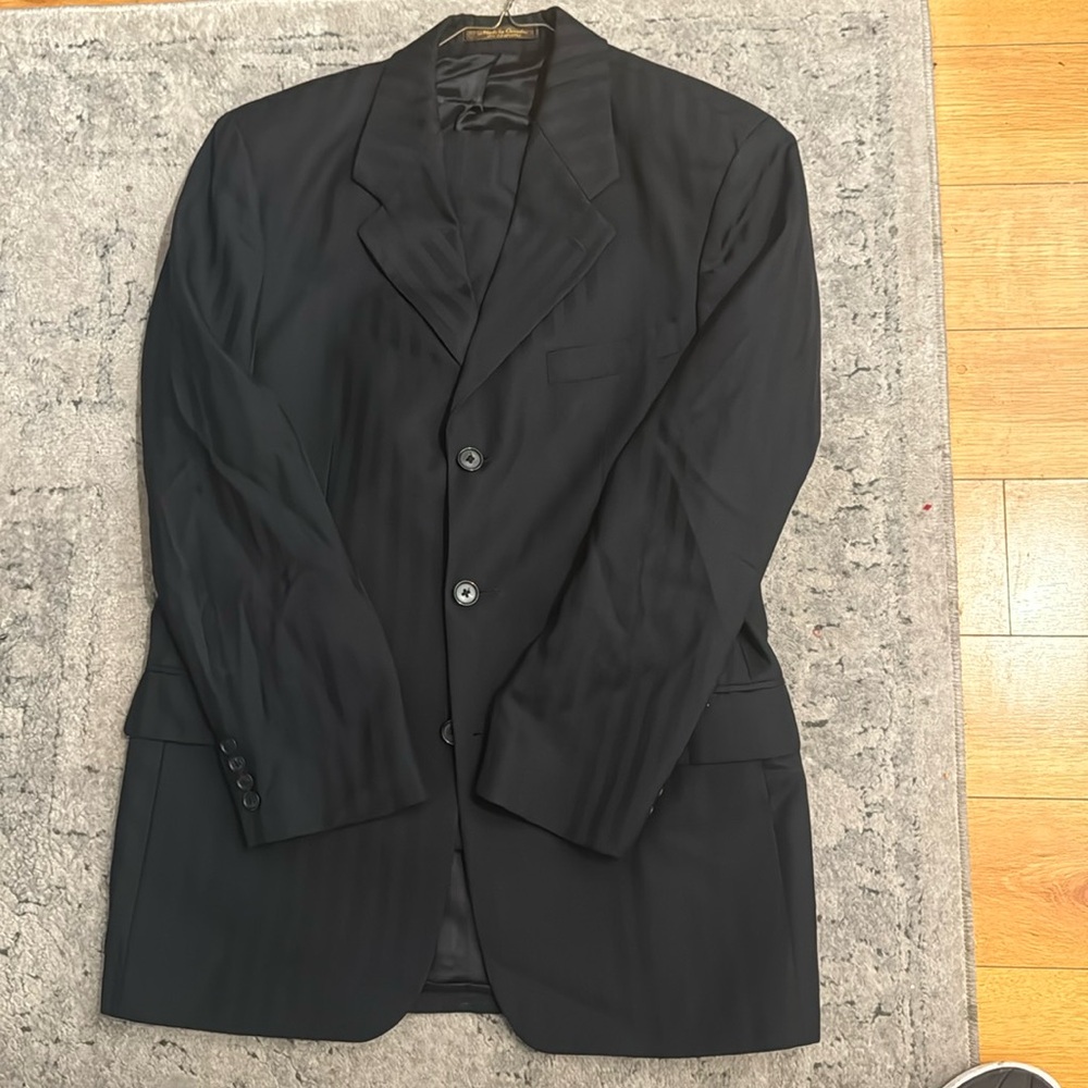 This is a 2 piece men suit. The suit is a 38R/32R.